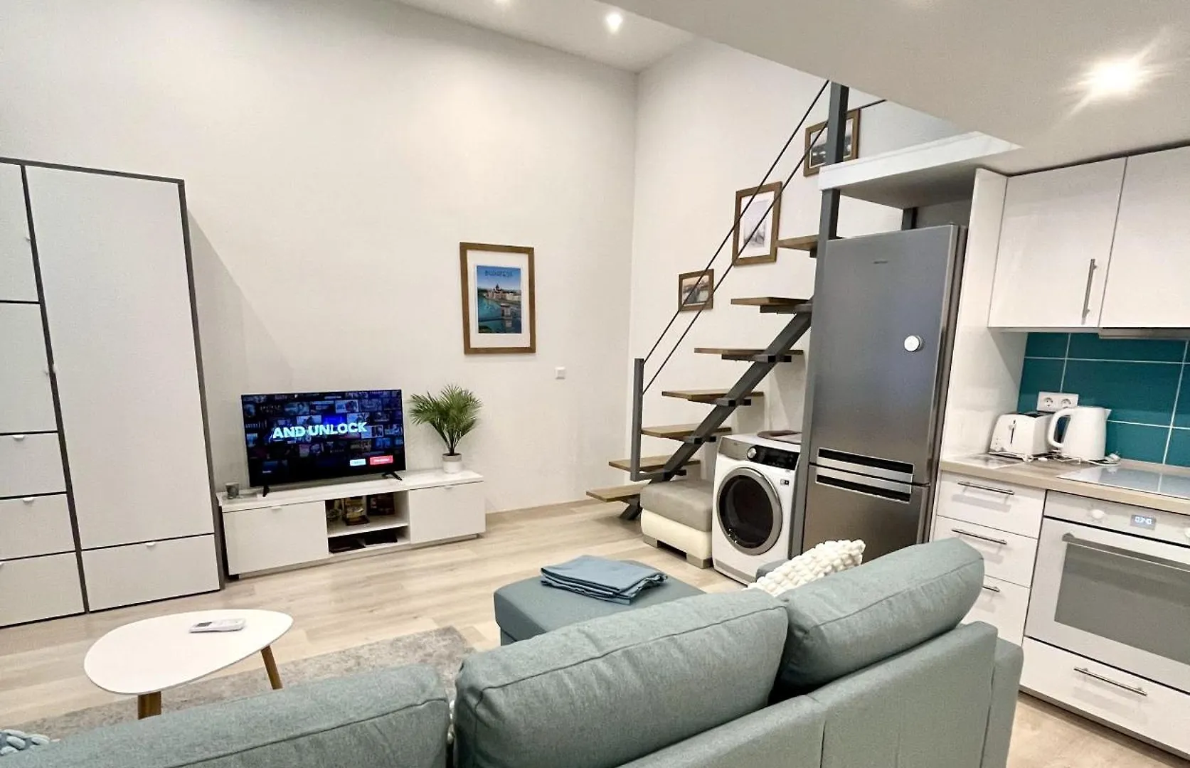 Green Glam Studio With Gallery Boedapest Appartement